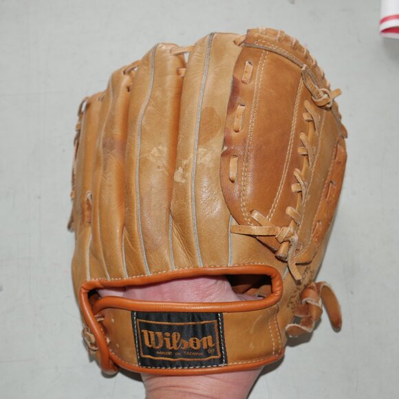 Wilson Autograph Pro Model Leather RHT Baseball Mitt Glove Perfectly Broken In - Picture 1 of 10